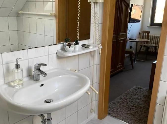 Bistro-zur-quelle 招待所 明登