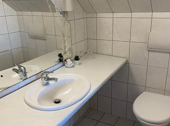 招待所 Bistro-zur-quelle 明登