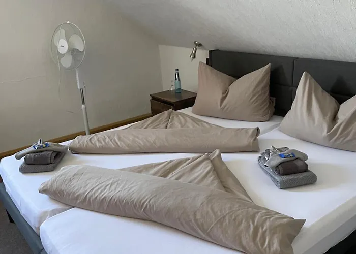 招待所 Bistro-zur-quelle 明登