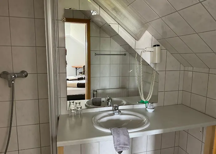 Bistro-zur-quelle 招待所 明登